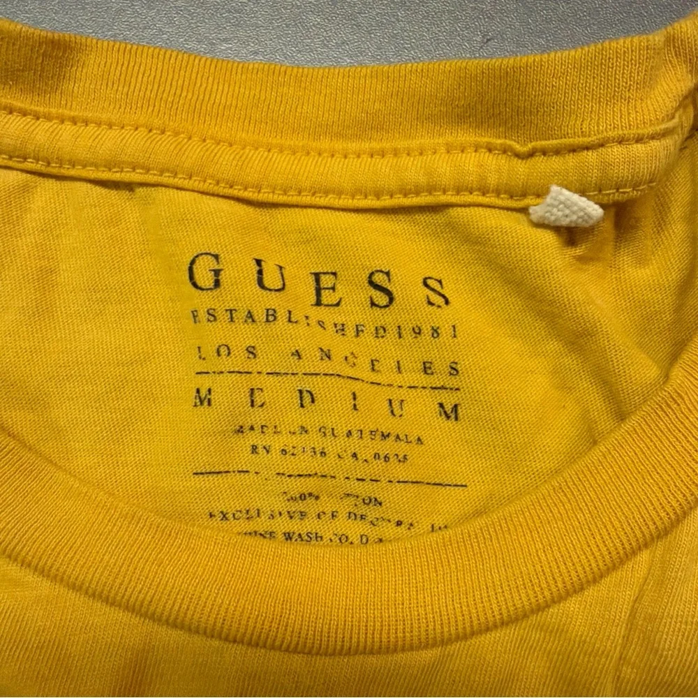 GUESS Embossed Triangle‎ T-shirt Gold Color 100% Cotton Size M Men - Picture 3 of 4